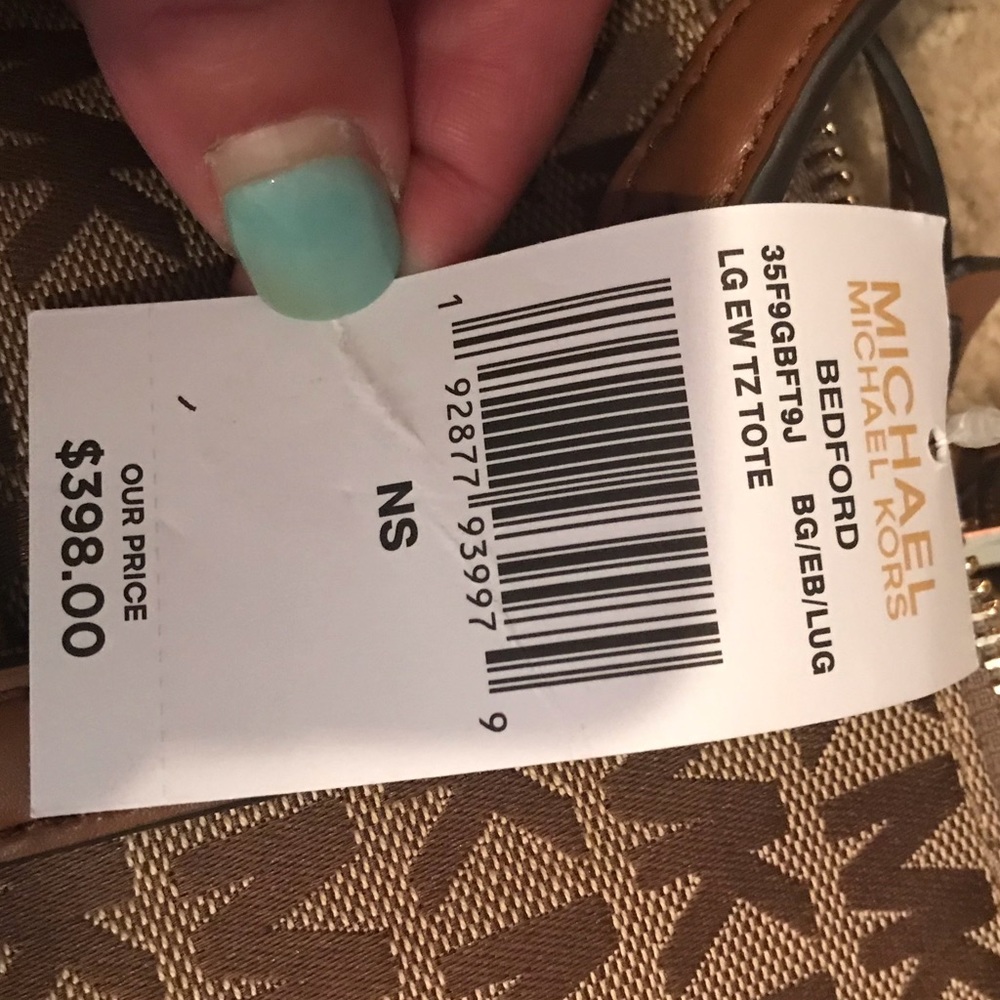 Michael Kors Signature Bedford Tote - Picture 4 of 6